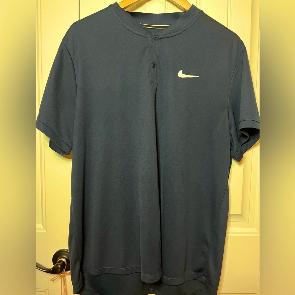 NAVY BLUE. Men’s XL Nike dri-fit shirt